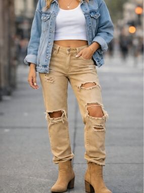 Relaxed Boyfriend Jeans in Khaki with Distressed Knees